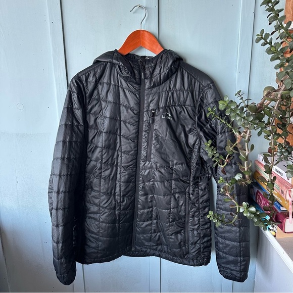 L.L. Bean Men's PrimaLoft Packaway Hooded Jacket - Picture 8 of 15